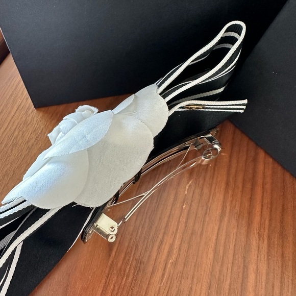 Chanel Camelia Bow Hair Accessory (Large) - Picture 9 of 10